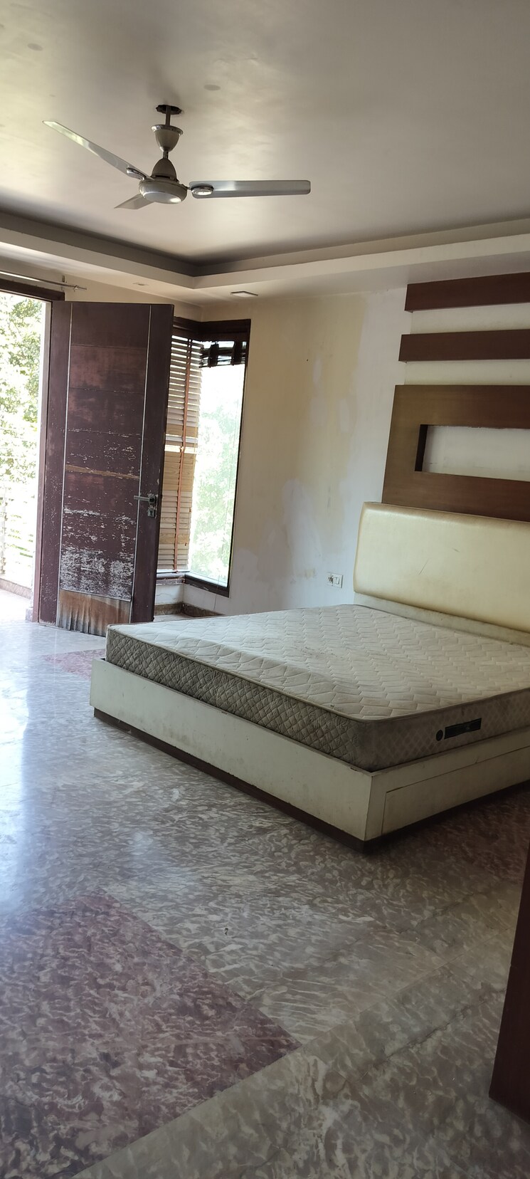 Bedroom, rwa-apartments-sector-52 6+ Bedroom 450 Sq.Mt. Independent House In Sector 52 Noida 9244676