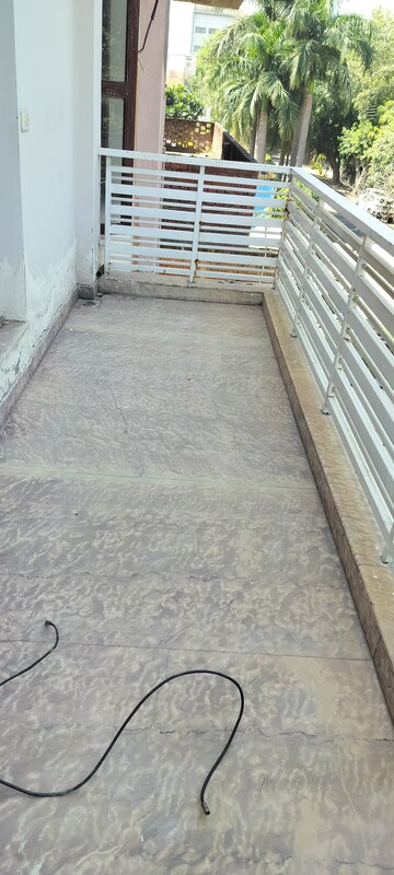 Balcony in 6+ BHK Independent House at RWA Apartments Sector 52, Sector 52 – for Rent
