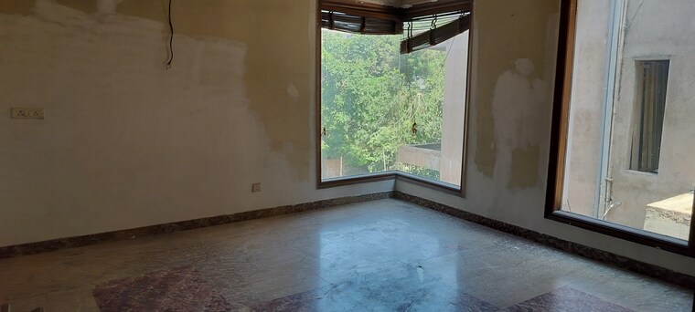 Room, rwa-apartments-sector-52 6+ Bedroom 450 Sq.Mt. Independent House In Sector 52 Noida 9244676