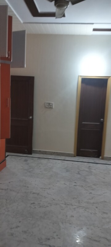 Room in 3 BHK Independent House at RWA Apartments Sector 50, Sector 50 – for Rent