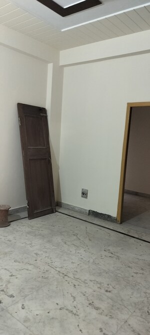 Room in 3 BHK Independent House at RWA Apartments Sector 50, Sector 50 – for Rent