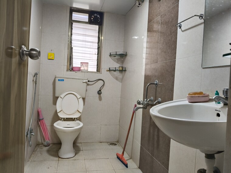 Bathroom, lokhandwala-whispering-palms 2 Bedroom 910 Sq.Ft. Apartment In Kandivali East Mumbai 9244718