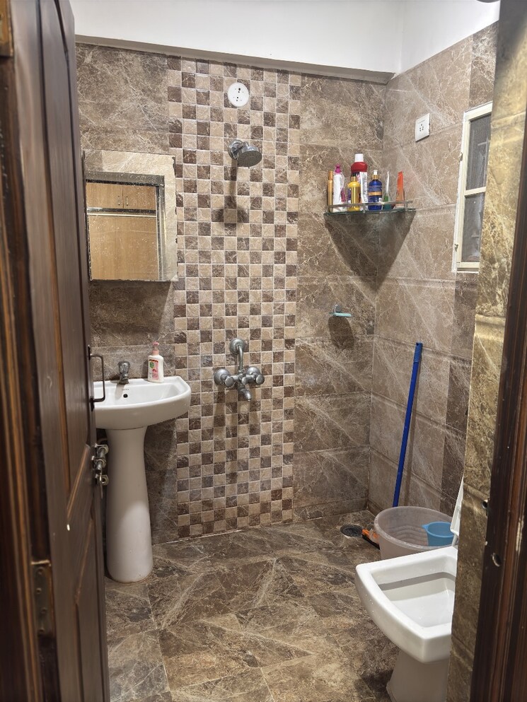 Bathroom, estella-gracious 3 Bedroom 1297 Sq.Ft. Apartment In Kudlu Gate Bangalore 9244713
