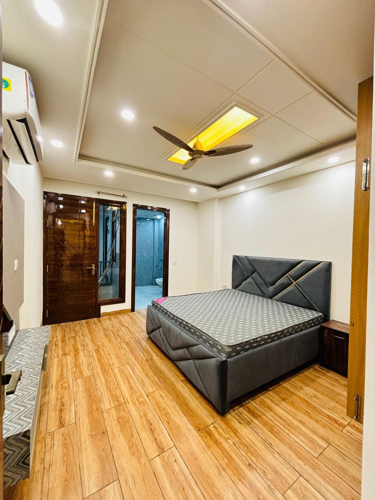 2 BHK + Extra Room Builder Floor For Rent in Sector 43