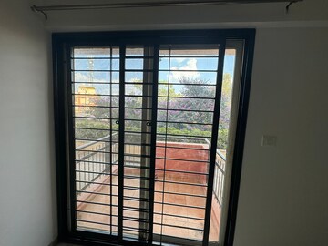 Room in 2 BHK Apartment at Bren Trillium, Hosa Road – for Sale