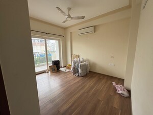 Room in 3.5 BHK Apartment at Central Park Flower Valley Aqua Front Towers, Sohna Sector 33 – for Rent