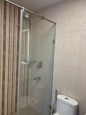 Bathroom in 3.5 BHK Apartment at Central Park Flower Valley Aqua Front Towers, Sohna Sector 33 – for Rent