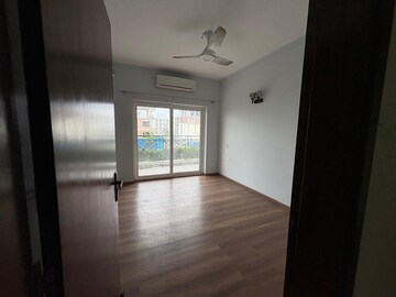 Room in 3.5 BHK Apartment at Central Park Flower Valley Aqua Front Towers, Sohna Sector 33 – for Rent