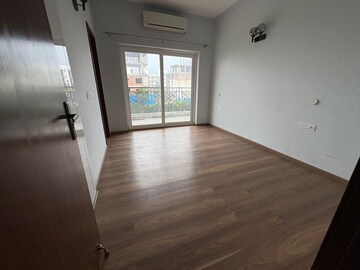 Room in 3.5 BHK Apartment at Central Park Flower Valley Aqua Front Towers, Sohna Sector 33 – for Rent