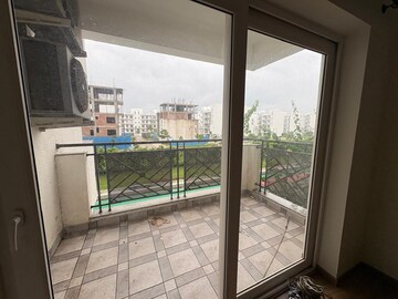 Balcony in 3.5 BHK Apartment at Central Park Flower Valley Aqua Front Towers, Sohna Sector 33 – for Rent