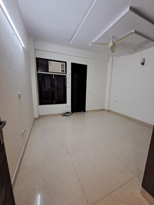 Room in 2 BHK Builder Floor at Unitech Arcadia, South City 2 – for Rent