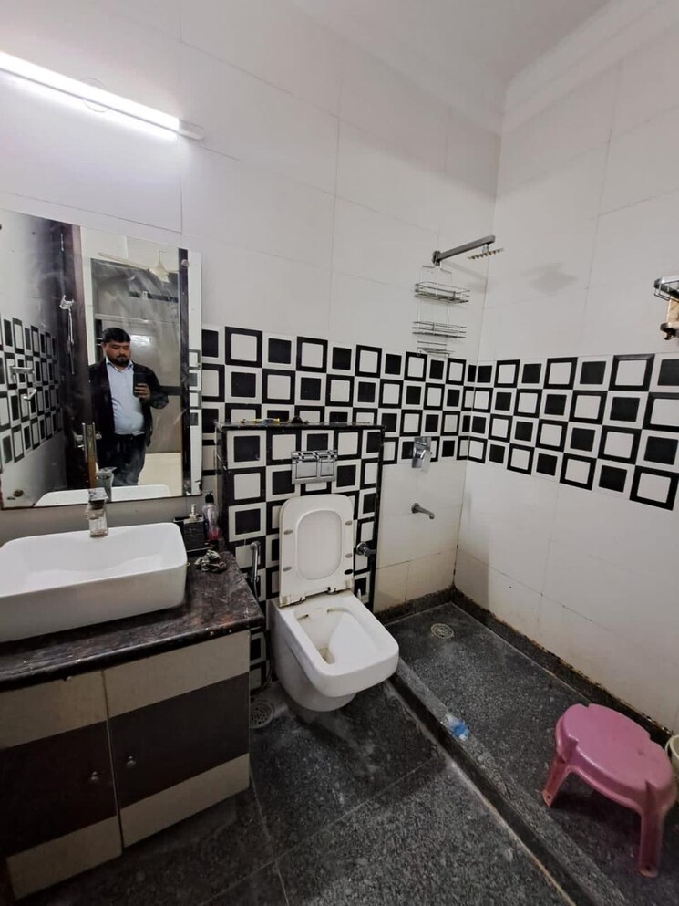 Team Area, unitech-arcadia 2 Bedroom 240 Sq.Ft. Builder Floor In South City 2 Gurgaon 9244797