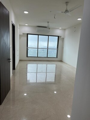 2 BHK Apartment For Rent in Chandak Cornerstone, Worli