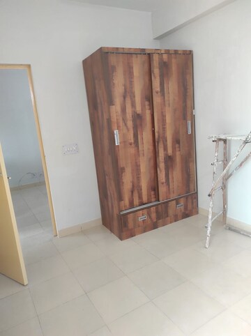 Room in 2 BHK Apartment at Conscient Habitat Prime, Sector 99a – for Rent