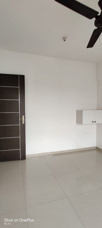 Room in 2 BHK Apartment at Yarrow Yucca Vinca, Chandivali – for Rent