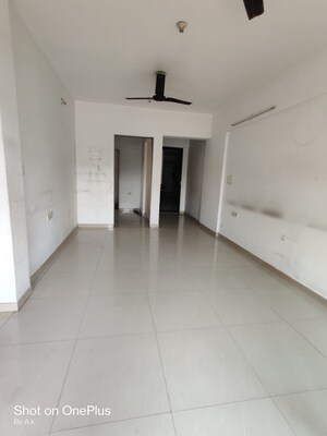 Room in 2 BHK Apartment at Yarrow Yucca Vinca, Chandivali – for Rent