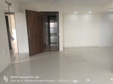 Room in 2 BHK Apartment at Chandak Cornerstone, Worli – for Rent