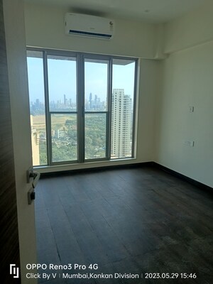 Room in 2 BHK Apartment at Chandak Cornerstone, Worli – for Rent