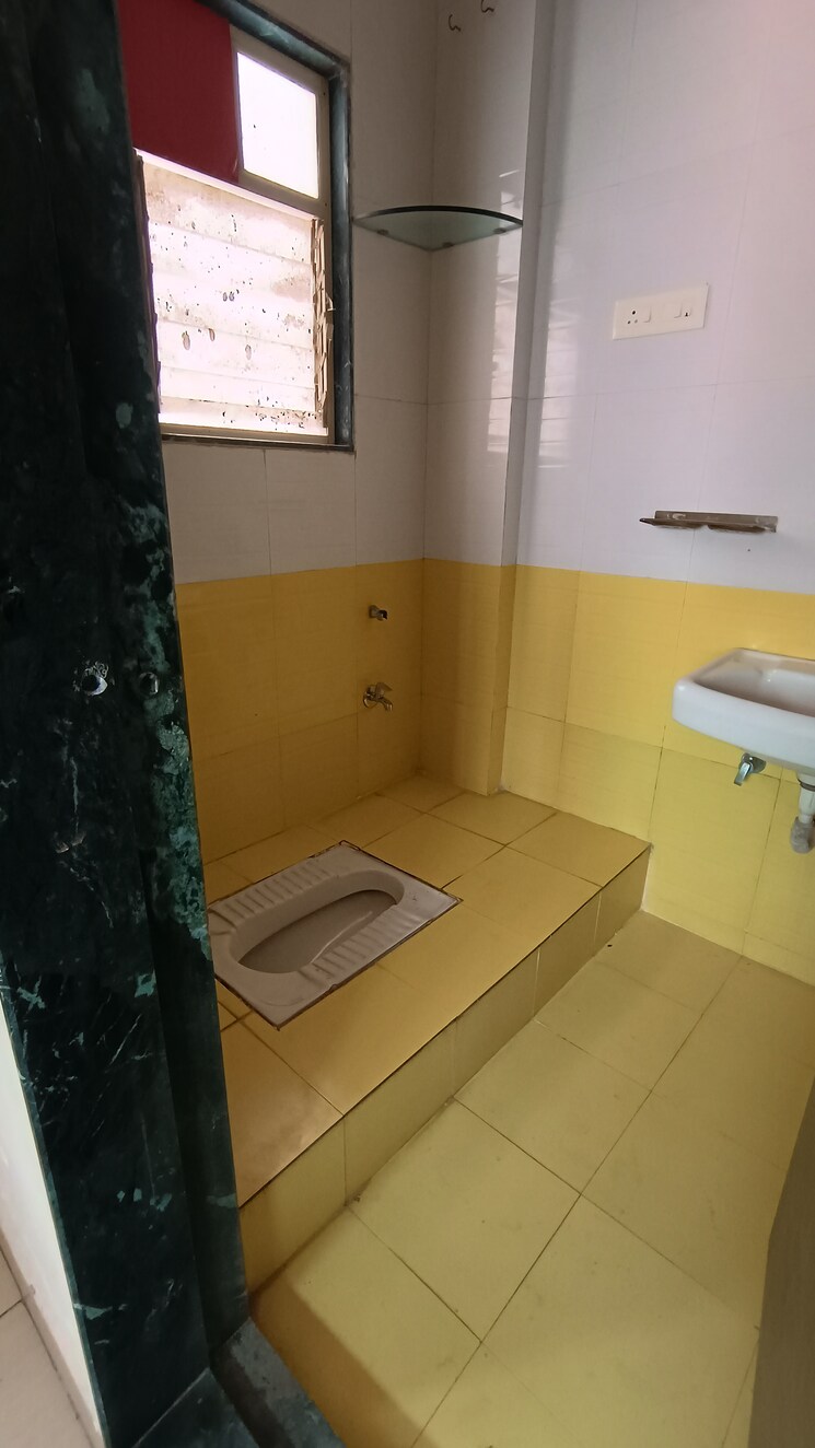 Attached Bathroom, knk-life-16 2 Bedroom 800 Sq.Ft. Apartment In Katraj Kondhwa Road Pune 9245008