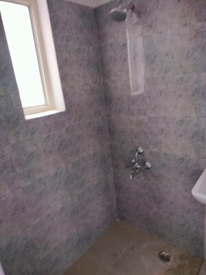 Room in 2 BHK Apartment at Suncity Avenue 76, Sector 76 – for Rent