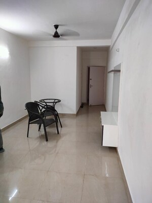 Room in 2 BHK Apartment at Suncity Avenue 76, Sector 76 – for Rent
