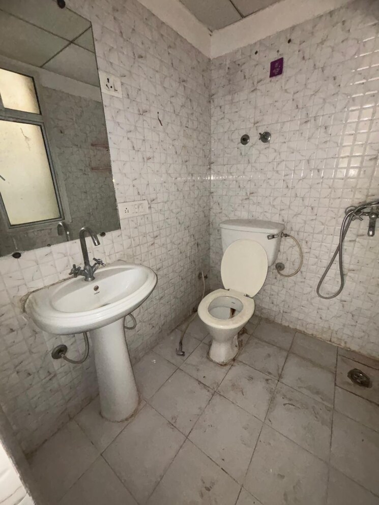 Bathroom, gaur-14th-avenue-high-street 2 Bedroom 1040 Sq.Ft. Apartment In Sector 16c Greater Noida Greater Noida 9244993