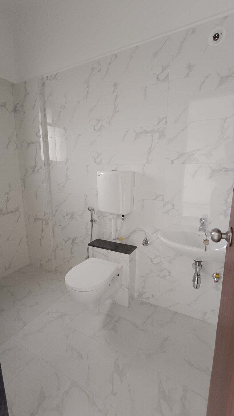 Bathroom, tulshibaugwale-colony 3 Bedroom 1500 Sq.Ft. Apartment In Sahakar Nagar Pune 9245085