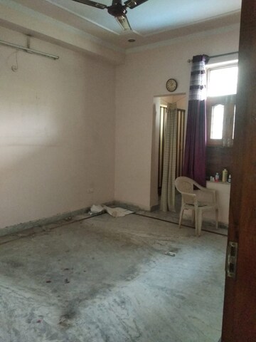 Room in 2 BHK Builder Floor at Sector 16 A – for Rent