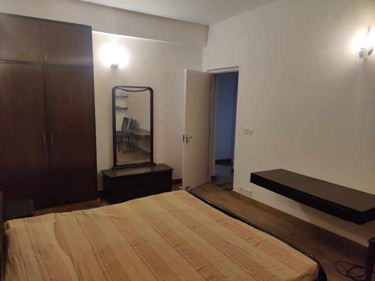 Room, dlf-silver-oaks 2 Bedroom 1150 Sq.Ft. Apartment In Sector 26 Gurgaon 9245091