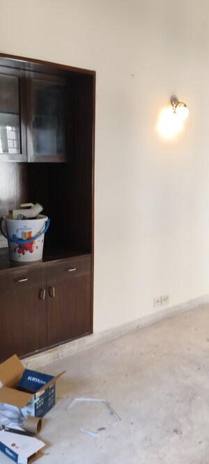 Furnished Amenities in 3 BHK Apartment at RWA Apartments Sector 50, Sector 50 – for Rent