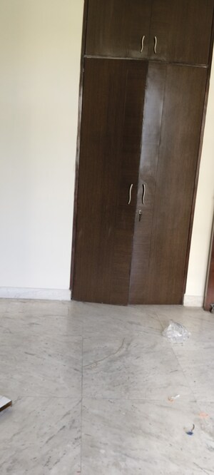 Room in 3 BHK Apartment at RWA Apartments Sector 50, Sector 50 – for Rent