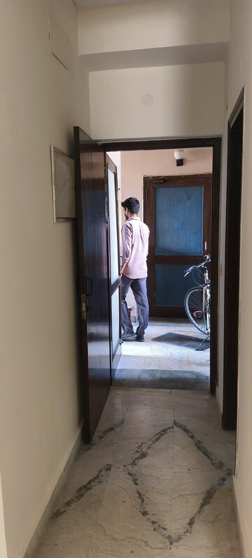 Building Lobby in 3 BHK Apartment at RWA Apartments Sector 50, Sector 50 – for Rent