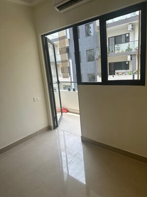 Room in 3 BHK Builder Floor at Suncity Vatsal Valley, Gwal Pahari – for Rent