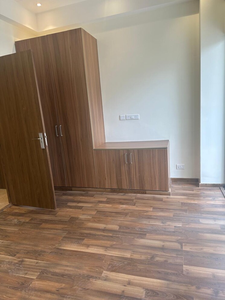 Room, suncity-vatsal-valley 3 Bedroom 1430 Sq.Ft. Builder Floor In Gwal Pahari Gurgaon 9245159