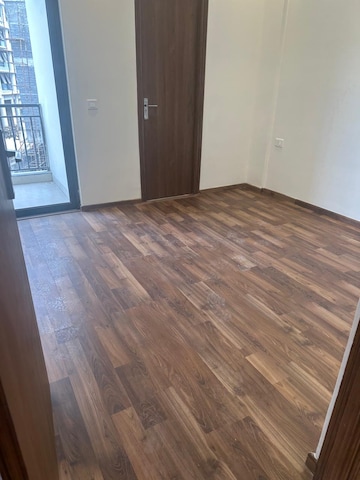 Room in 3 BHK Builder Floor at Suncity Vatsal Valley, Gwal Pahari – for Rent