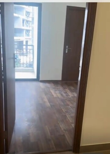 Room in 3 BHK Builder Floor at Suncity Vatsal Valley, Gwal Pahari – for Rent