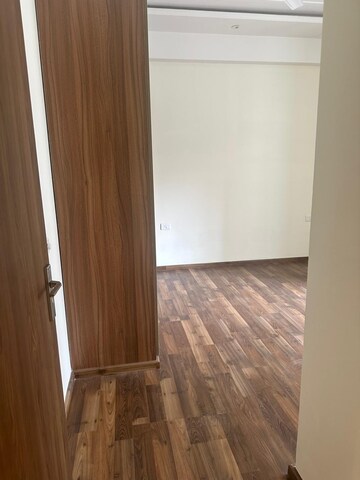 Room in 3 BHK Builder Floor at Suncity Vatsal Valley, Gwal Pahari – for Rent