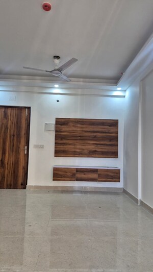 Furnished Amenities in 2 BHK Apartment at Signature Global Prime, Sector 63a – for Rent