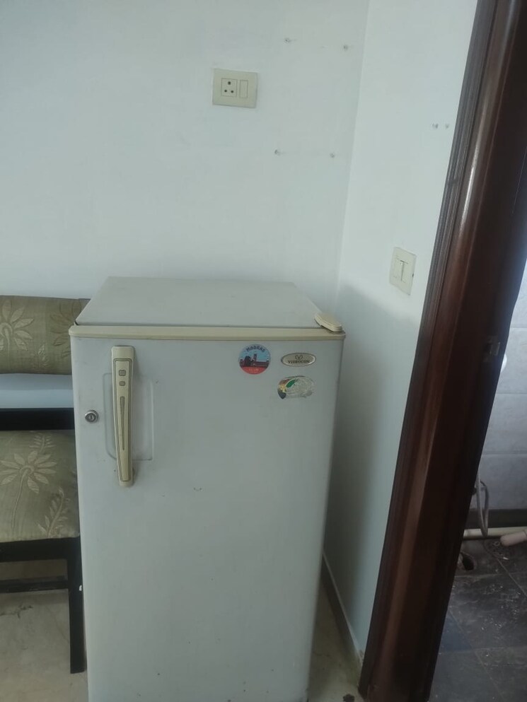 Bathroom, south extension ii 1 RK 200 Sq.Ft. Builder Floor In South Extension ii Delhi 9245196