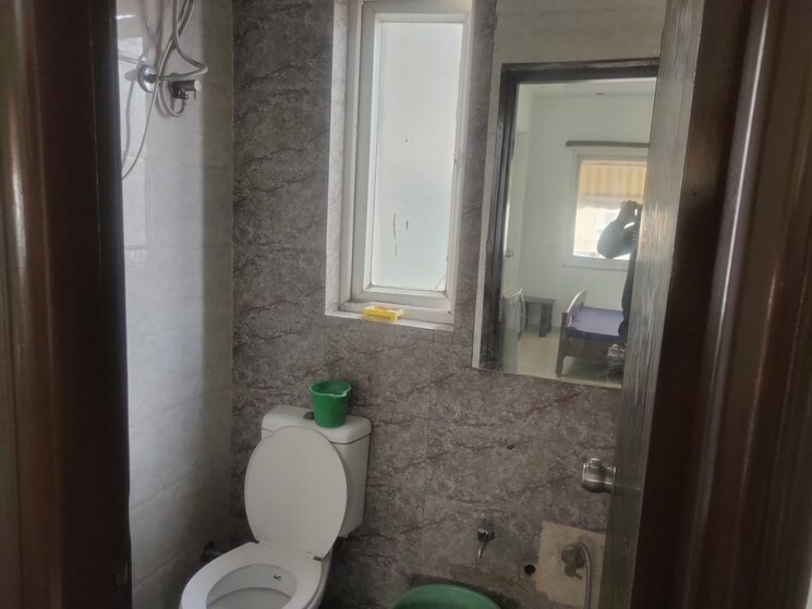 Bathroom, south extension ii 1 RK 200 Sq.Ft. Builder Floor In South Extension ii Delhi 9245196