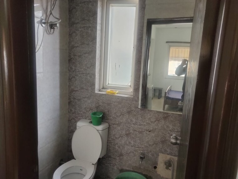 Bathroom, south extension ii 1 RK 200 Sq.Ft. Builder Floor In South Extension ii Delhi 9245196