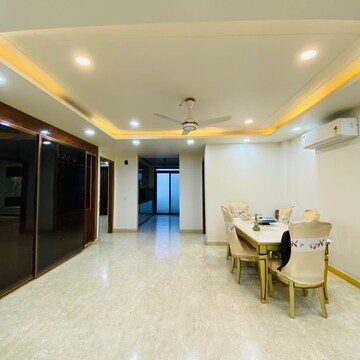 Living Room in 4 BHK Builder Floor at Uppal Southend, Sector 49 – for Rent