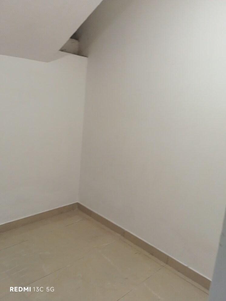 Room, lajpat nagar iii Commercial Office Space 900 Sq.Ft. In Lajpat Nagar Iii Delhi 9245308