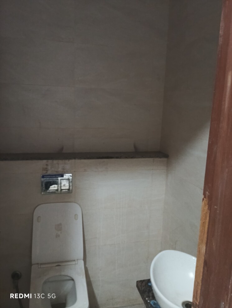Bathroom, lajpat nagar iii Commercial Office Space 900 Sq.Ft. In Lajpat Nagar Iii Delhi 9245308