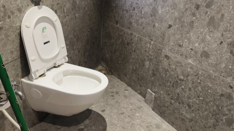 Bathroom, center-point Commercial Office Space 1250 Sq.Ft. In Andheri East Mumbai 9245266