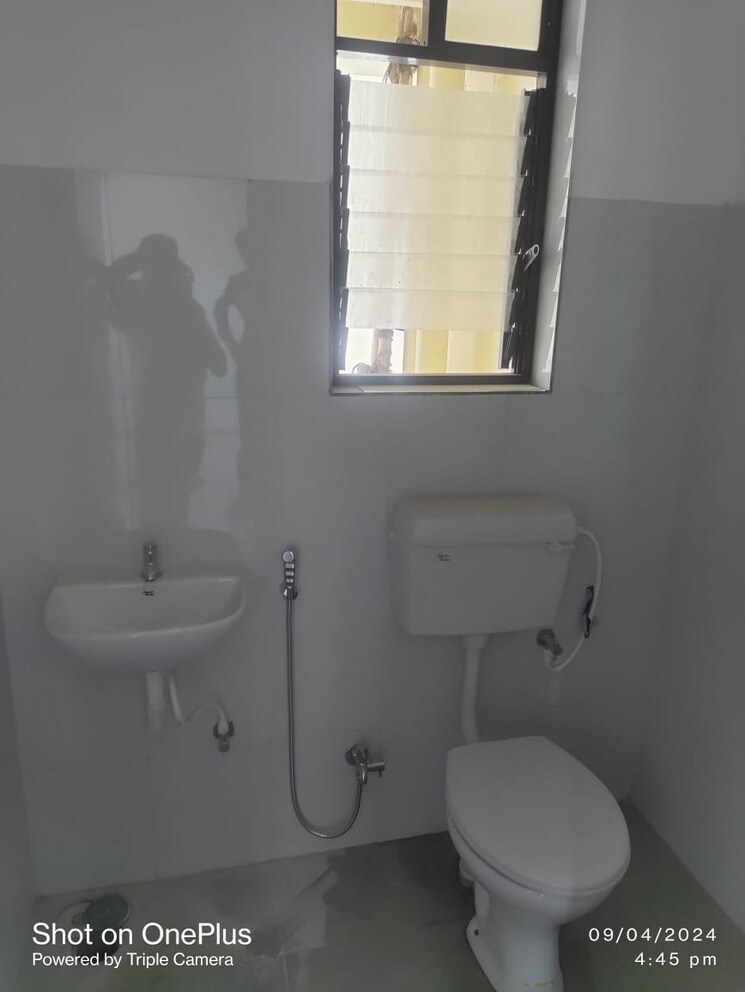 Bathroom, balkum pada 1 Bedroom 500 Sq.Ft. Apartment In Balkum Pada Thane 9245344