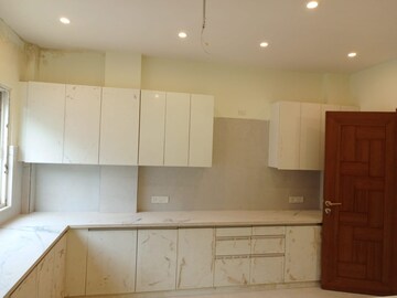 Bathroom in 4 BHK Builder Floor at Kalindi Colony – for Rent