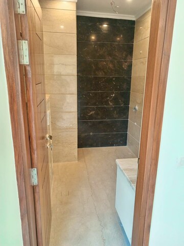 Bathroom in 4 BHK Builder Floor at Kalindi Colony – for Rent