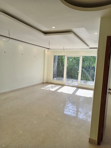 Room in 4 BHK Builder Floor at Kalindi Colony – for Rent