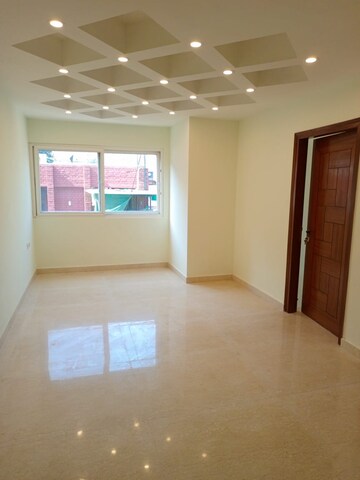 Room in 4 BHK Builder Floor at Kalindi Colony – for Rent